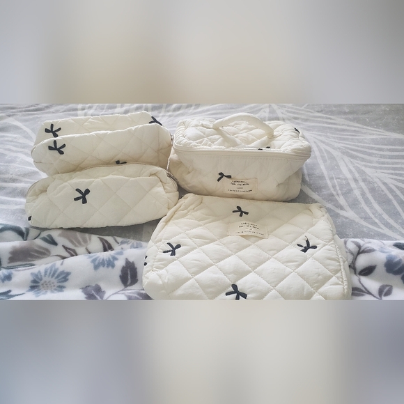 Bow Quilted Cream Cosmetic Bags Set - Picture 1 of 3